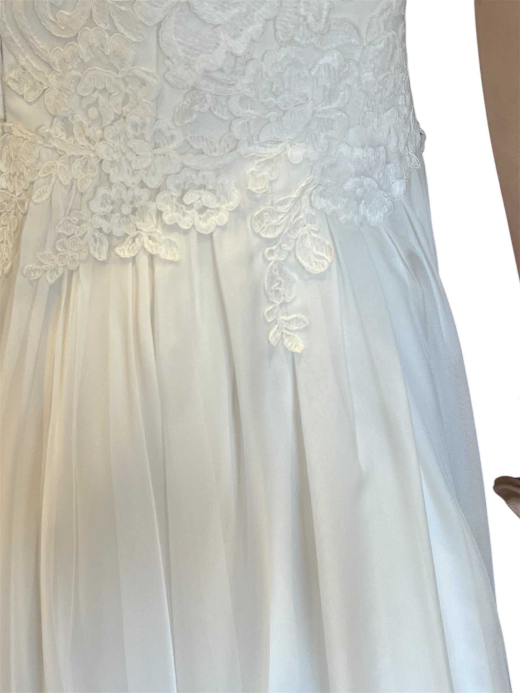 Column-Style Wedding Dress by Annais Bridal - Image 2